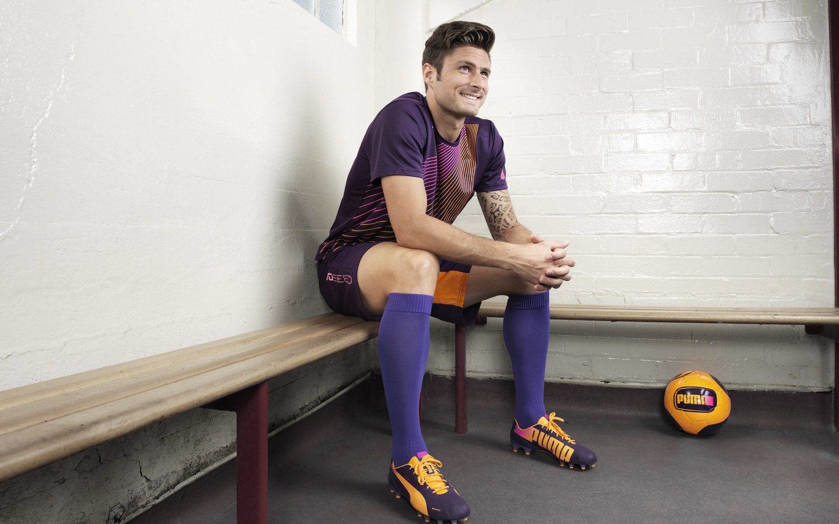 开云体育网址-PSG中场组织混乱影响进攻效率